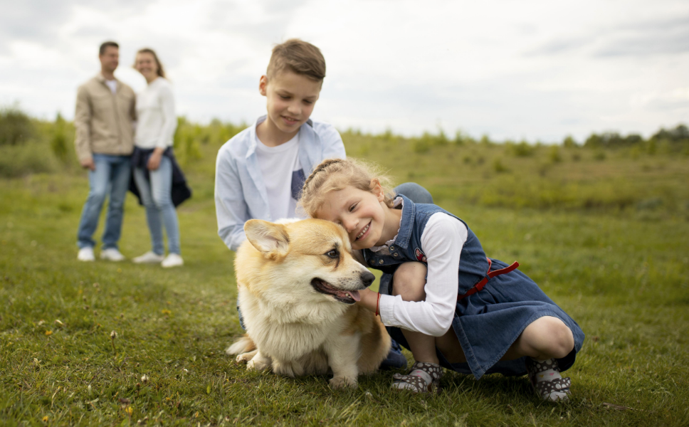 Fleas_happy-family-with-dog-outdoors