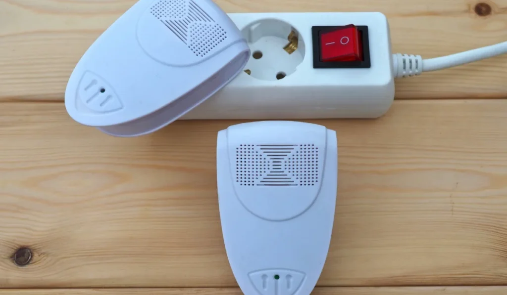 Two ultrasonic pest repellents. Device for repelling mosquitoes and flies. Housing protection against insects, mice and rats